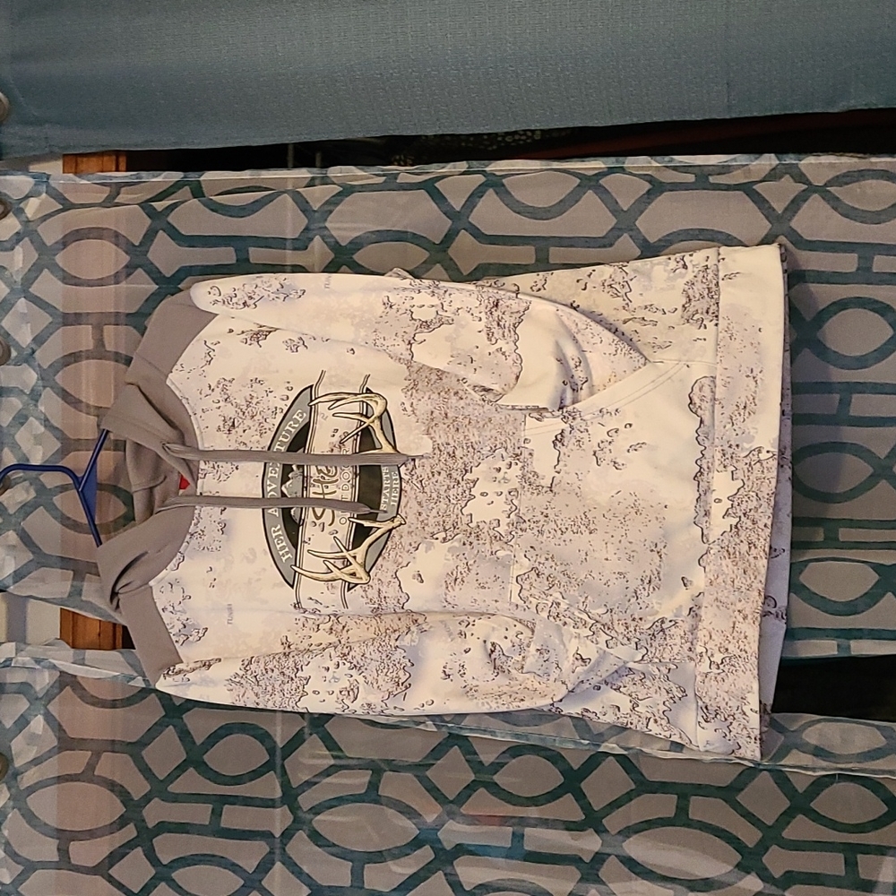 Medium Women's SHE Outdoors Sweatshirt